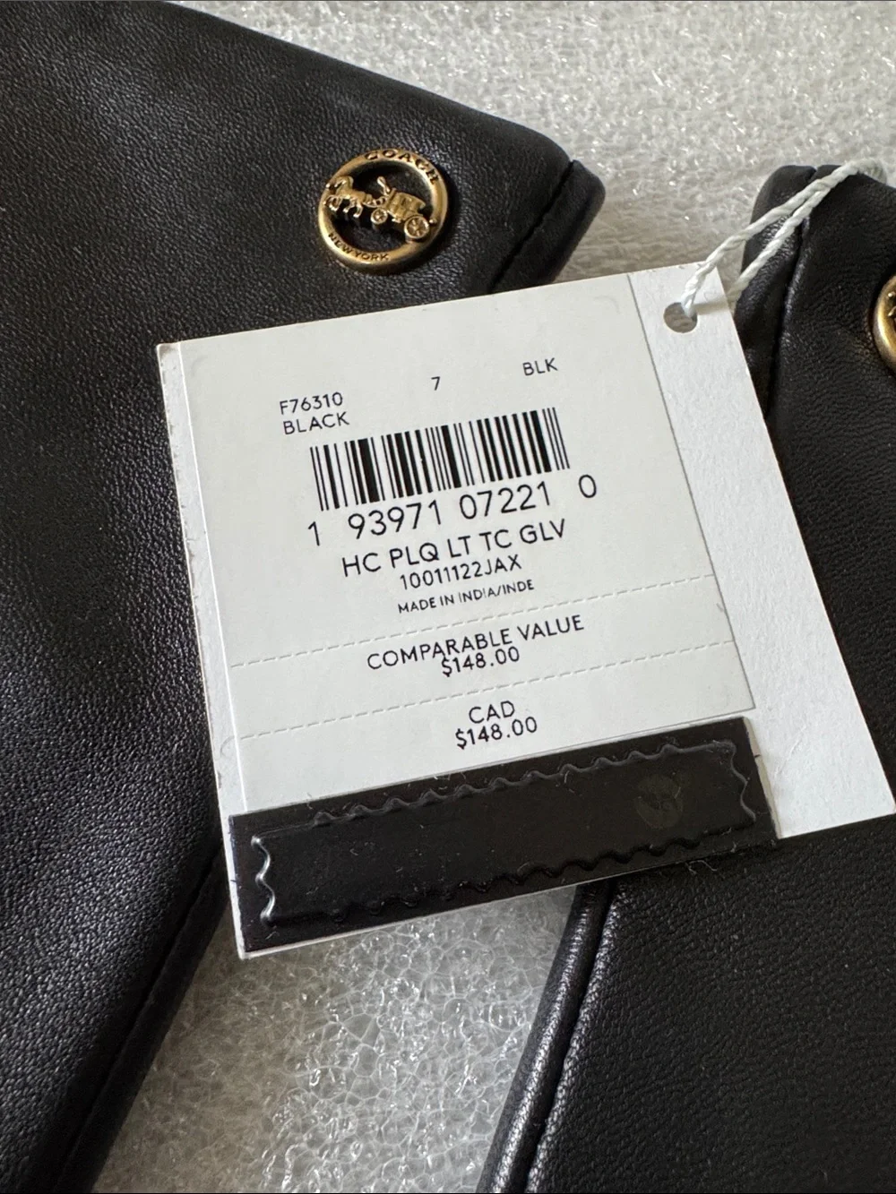 NWT Coach Ladies Smooth Tech  Leather Gloves in Black with Signature Button